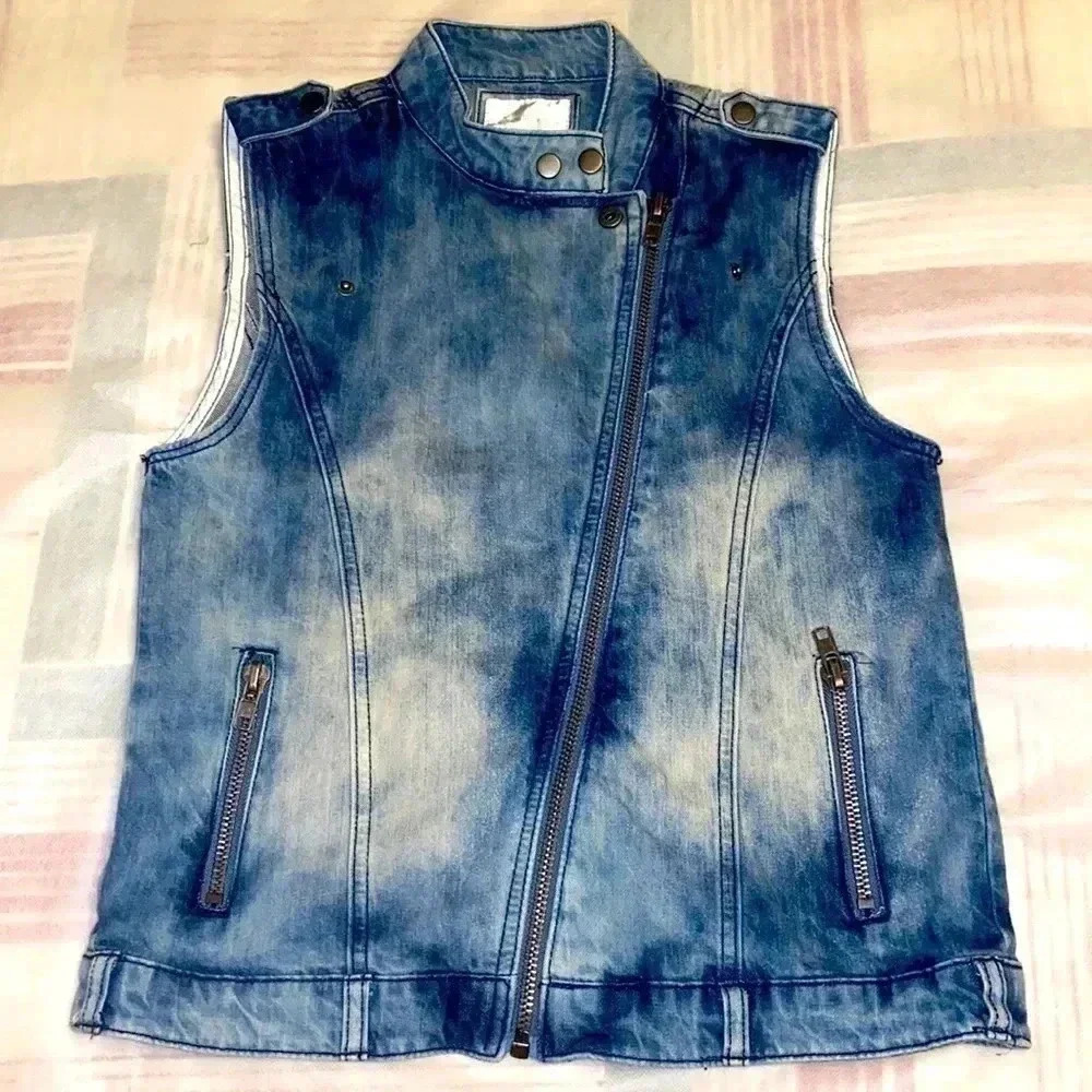 FOREVER 21 GORGEOUS DENIM JEANS WEST JACKET PERFECT CONDITION